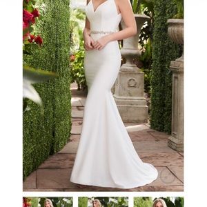 Mikaella Wedding Gown with belt Style 2261 Size 4.